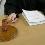 Чиновник в Пермском крае станет подсудимым за падение остановки на ребенка